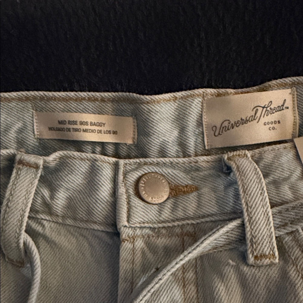 Universal Thread Light Wash Mid Rise Baggy Jeans - Picture 2 of 5
